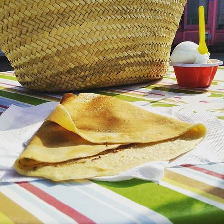 Petite pause crêpe au Nutella noix de coco sur la plage de Malo. Je profite des derniers rayons de soleil avant le week-end pluvieux qui nous attend #dunkerque #malo #nord #59 #foodporn #crepes #food #gouter #hautdefrance #pancakes #coconut #sunny #ter...