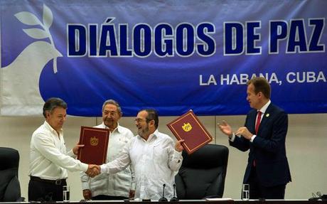 Juan Manuel Santos consacré apôtre de la paix en Colombie