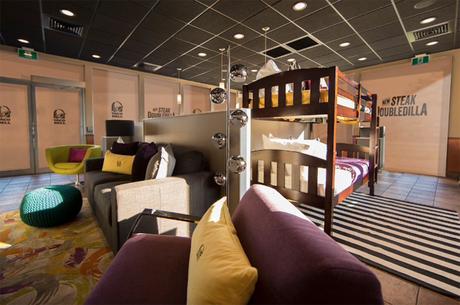 Une chambre Airbnb installée dans un Taco Bell airbnb-taco-bell-canada02