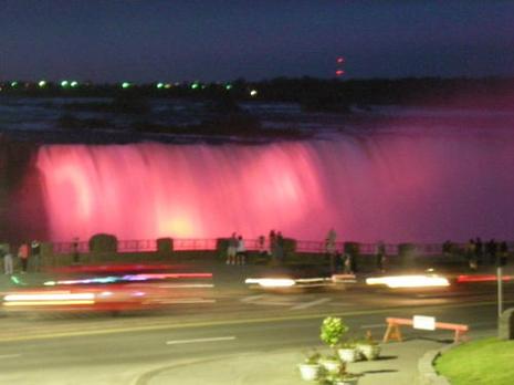 Chutes du Niagara: entre beauté et buildings