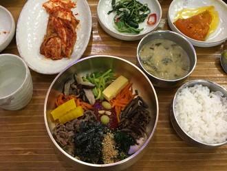 Bibimbap dans un restaurant à Jeonju Hanok Maeul