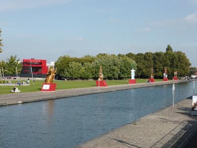Trois insolites dans le parc de la Villette Trois insolites dans le parc de la Villette
