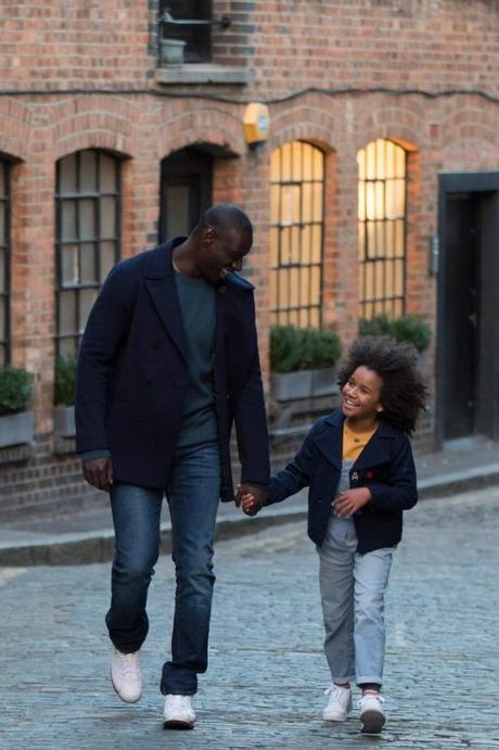 DEMAIN TOUT COMMENCE avec Omar Sy et Clémence Poésy - La Bande Annonce du film ! au Cinéma le 7 Décembre 2016 DEMAIN TOUT COMMENCE Diaporama des photos du Film
