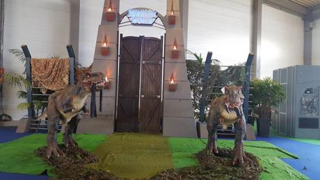 FACTS 2016, de retour à la Comic Con Belge La porte de Jurassic World avec des raptors animatroniques.