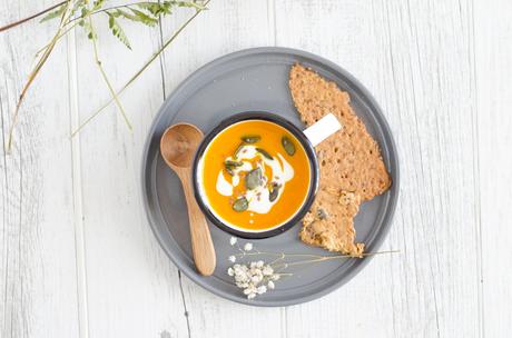 Soupe potimarron carottes et crackers maisons avec le blender scott