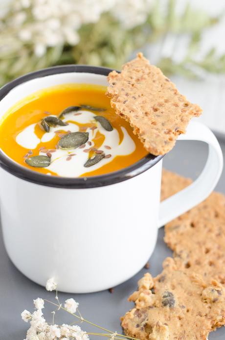 Soupe potimarron carottes et crackers maisons avec le blender scott