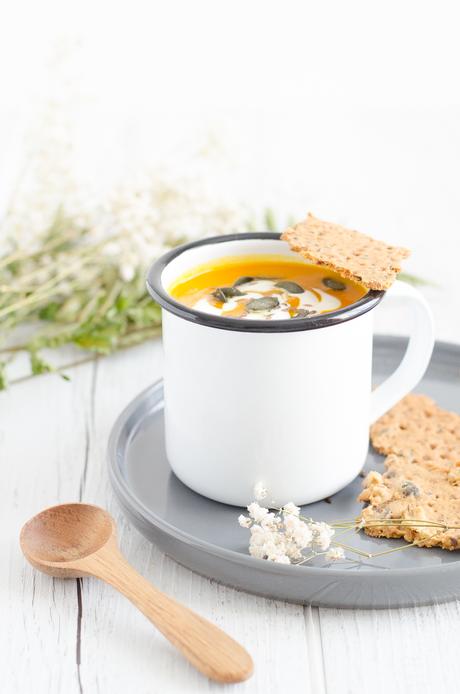 Soupe potimarron carottes et crackers maisons avec le blender scott