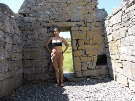 small door irish monument aran island inis oirr cill ghobnait