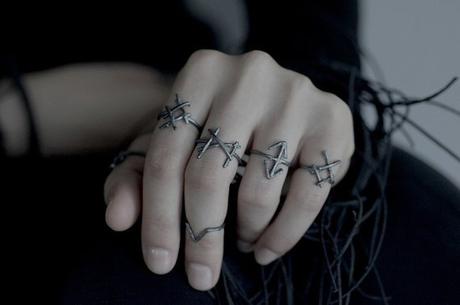 Et si on etsy ! Bagues runes, redsofa, 296,13 €, en vente sur Etsy.