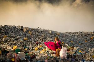 Alison TEAL, l’art de l’engagement par le divertissement Alisons Adventures Maldives One mans trash is another womans bikini While shooting Discover Channels #1 show Naked and Afraid in the Maldives, I was overwhelmingly shocked by the amount of plastic trash covering the uninhabited, picturesque island. This was only one island - I couldnt bear to imagine what the other 1,200 islands looked like, covered in trash. To leave the island we actually made a raft out of bottles. As we paddled to our rescue boat, I swore I would come back and do something about the plastic pollution. After returning from everest of survival challenges living with NOTHING for 21 days, I devoured a chocolate bar, took a much needed shower and my first thought was: How can I help transform plastic waste around the world into usable items? The scariest thought was that only a portion of the plastic trash was coming from the inhabited islands, it was also coming to the island chain from other countries brought by the ocean currents. Over a year later I retuned to the Maldives, hosted by Shaahina Ali and accompanied by photographers/videographers Sarah Lee and Mark Tipple. Together we set off on a wild adventure back to my island wearing all clothing made from recycled plastic bottles from a company called Repreve that transforms plastic into usable thread for world renowned brands like Patagonia, Odina, Teeki, Volcom, and Roxy - and of course my surfboards are Sustainable Surf approved Eco Board made from recycled styrofoam and sunglasses from Zeal Optics. An international icon of natural beauty, my experience in the Maldives presents an opportunity to tell a crucial story about plastic waste and recycling that fits into my Surf Survive Sustain mission, of living a non-invasive existence as environmentally responsible as possible. While there, I collected trash in an effort save the highly threatened biosphere (insert manta photo) and then retuned to my Naked and Afraid island to do a beach clean up with