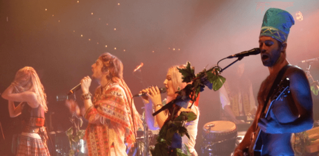 Crystal Fighters : 5 raisons de ne pas les louper en live ! crystal-fighters-2