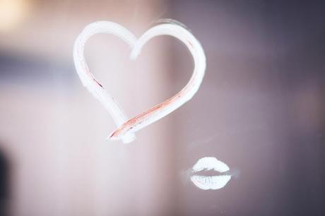 Héritage Amérindien et théorie du genre heart love lips lipstick mirror