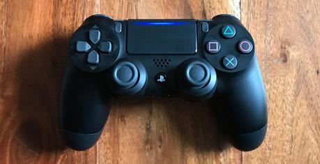 La PlayStation 4 Pro vient également avec la refonte de la manette DualShock 4.