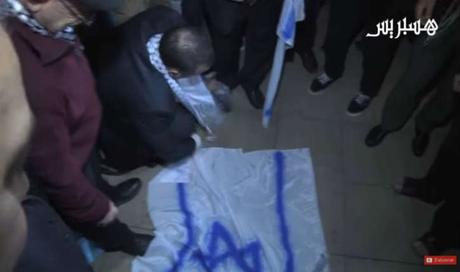 [Vidéo] Maroc : manifestation contre la présence du drapeau israélien à la COP22 « Mort à l’Amérique, mort à Israël! »