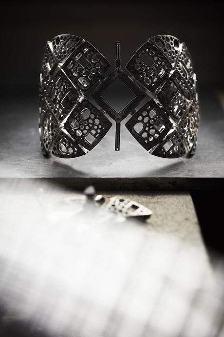 CHANEL Horlogerie remporte le Grand Prix d’Horlogerie de Genève dans la catégorie Joaillerie signature-grenat-watch-6-colour