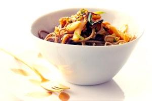 Salade de Nouilles Soba et champignons Shiitake spicy-soba-noodles-with-shiitakes-and-cabbage-22082016