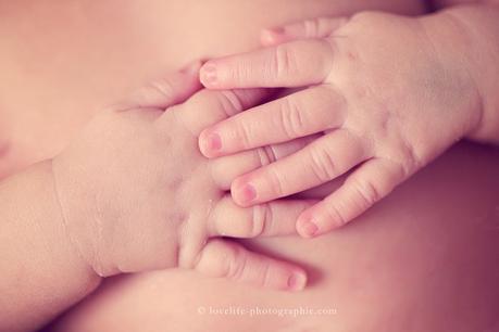 petites mains de bébé