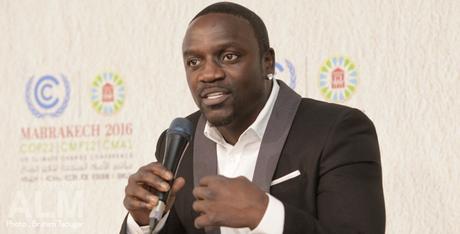 Akon en COP22 promouvoit les nouvelles technologies d’éclairages