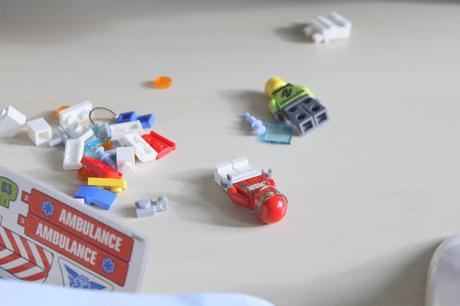 La Freaky Family Aime : L'Avion de secours Lego City ♥ ( Et son concours ! )