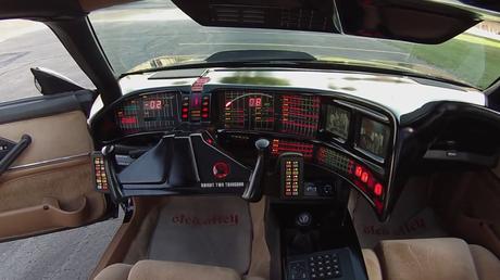 Tesla dévoile une vidéo de sa voiture autonome en mode pilote automatique ! replique-k2000-03
