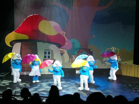 Les Schtroumpfs, le spectacle musical pour enfant, aux Folies Bergère Les Schtroumpfs, le spectacle musical pour enfant, aux Folies Bergère