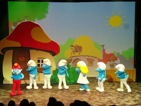 Les Schtroumpfs, le spectacle musical pour enfant, aux Folies Bergère Les Schtroumpfs, le spectacle musical pour enfant, aux Folies Bergère