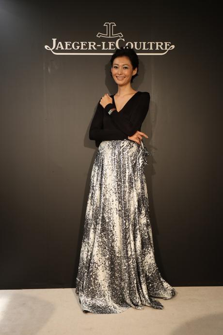 Jaeger-LeCoultre: inauguration de la première boutique au Japon maki-tamaru-wearing-a-reverso-watch-by-christian-louboutin