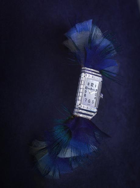 Jaeger-LeCoultre: inauguration de la première boutique au Japon jaeger-lecoultre-reverso-one-high-jewellery-with-couture-strap-by-christian-lounboutin-2