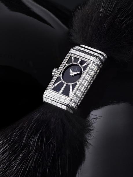 Jaeger-LeCoultre: inauguration de la première boutique au Japon jaeger-lecoultre-reverso-one-high-jewellery-with-couture-strap-by-christian-lounboutin-1