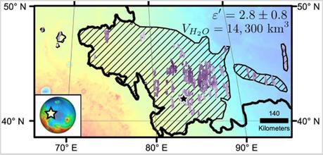 Répartition diagonale des dépôts de glace d’eau sous la surface de Mars dans la région d’Utopia Planitia — Crédit : NASA, JPL-Caltech, Université de Rome, ASI, PSI