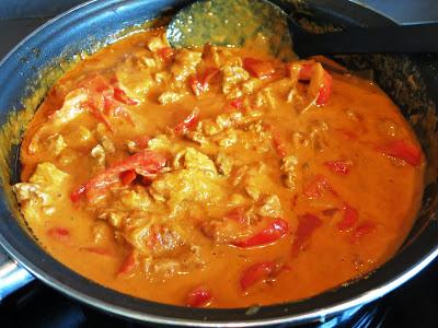 Sauté de porc au paprika et lait de coco