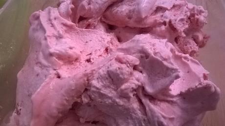 La crème glacée à la fraise wp_20161112_013