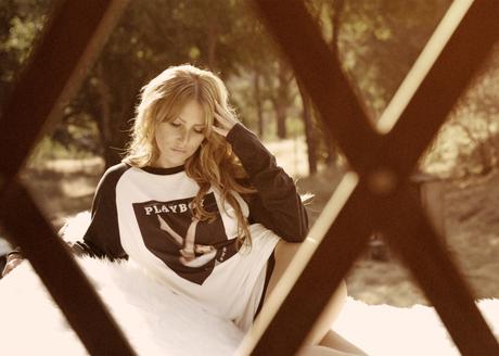 Burton x Playboy : Gia Marie va réchauffer votre hiver burton-playboy-collaboration-ah16-folkr-04