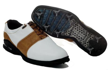 Retour sur les 10 chaussures signature de la carrière de Tiger Woods Retour sur les 10 chaussures signature de la carrière de Tiger Woods