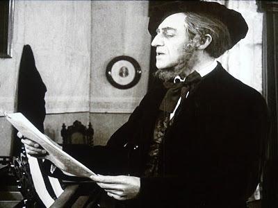 Le personnage de Wagner en ouverture du premier film connu consacré à Louis II de Bavière. Le Roi et Sisi. La mort du Roi. Le personnage de Wagner en ouverture du premier film connu consacré à Louis II de Bavière. Le Roi et Sisi. La mort du Roi.