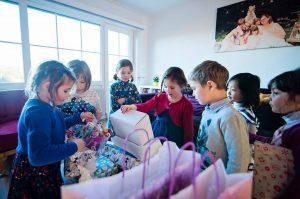 Elles ont eu 5 ans ! Alice & Juliette - 5 ans - Avec vos copains de classe