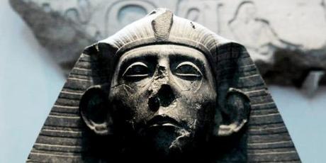 Le bateau du pharaon et les 120 dessins Sésostris III