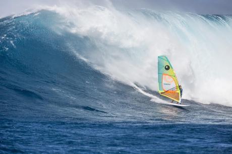 Emmanuel Bouvet sur le spot de Pe'ahi, autrement appelé Jaws. Pierre Bouras manu-jaws-maui