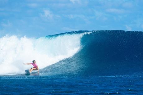 Johanne Defay n'a pas tremblé sur la vague de Cloudbeak, aux Fidji. © WSL/Ed Sloane