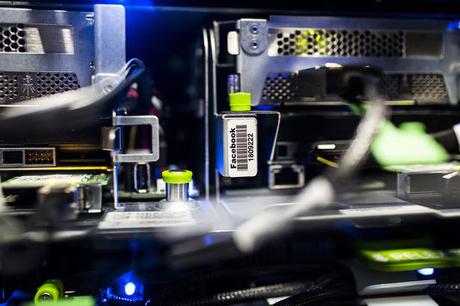 COMMENT LES ALGORITHMES NOUS ENFERMENT DANS UNE BULLE INTELLECTUELLE Dans le data center de Facebook, à Luleå (Suède). STEFAN BLADH En savoir plus sur http://www.lemonde.fr/idees/article/2016/09/15/sur-internet-l-invisible-propagande-des-algorithmes_4998063_3232.html#53t7gw2kkq2kIevz.99