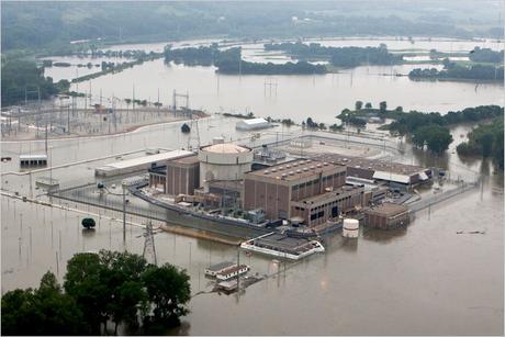 Une centrale nucléaire américaine cernée par les eaux