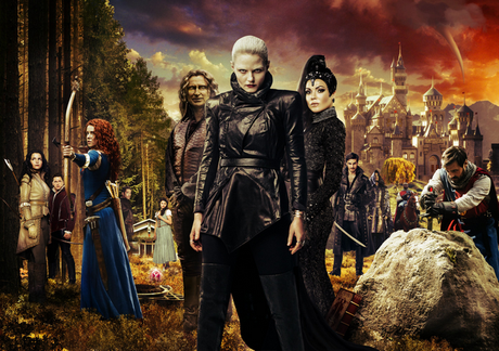 Séries en vrac : fantastique et fantasy once_upon_a_time_season_5_camelot_blanche-neige_prince_david_charmant_merida_robin_de_locksley_des_bois_belle_rumplestiltskin_emma_dark_swan_mechante_reine_regina_killian