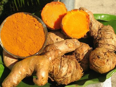 10 avantages santé du curcuma tubercule et poudre de curcuma