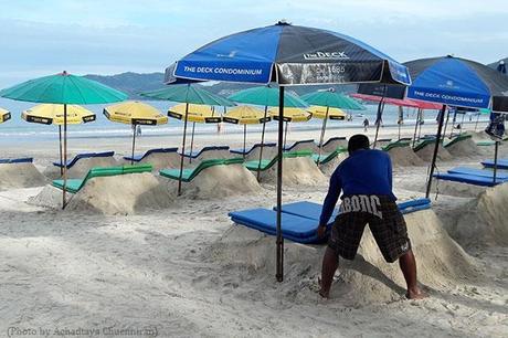 Phuket-Patong, ces lits de sable-parasols qui derangent