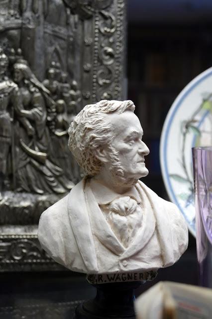 Nikolaus Oesterlein, grand collectionneur wagnérien. Le Musée Reuter-Wagner à Eisenach Nikolaus Oesterlein, grand collectionneur wagnérien. Le Musée Reuter-Wagner à Eisenach