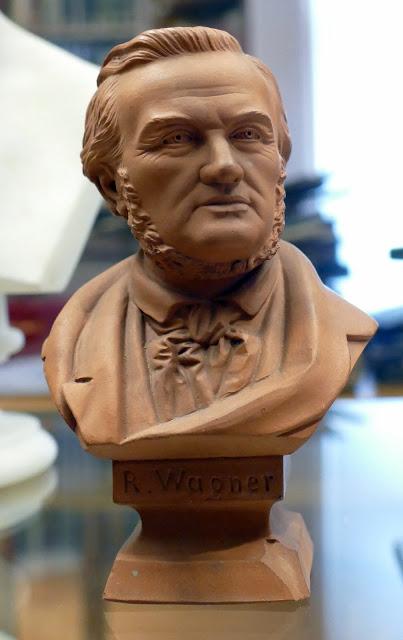 Nikolaus Oesterlein, grand collectionneur wagnérien. Le Musée Reuter-Wagner à Eisenach Nikolaus Oesterlein, grand collectionneur wagnérien. Le Musée Reuter-Wagner à Eisenach