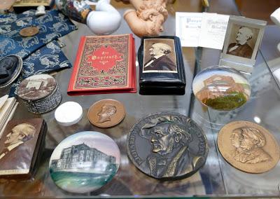 Nikolaus Oesterlein, grand collectionneur wagnérien. Le Musée Reuter-Wagner à Eisenach Nikolaus Oesterlein, grand collectionneur wagnérien. Le Musée Reuter-Wagner à Eisenach