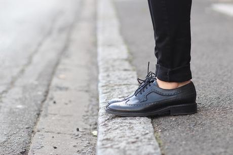 La chemise à carreaux derbies noires découpes