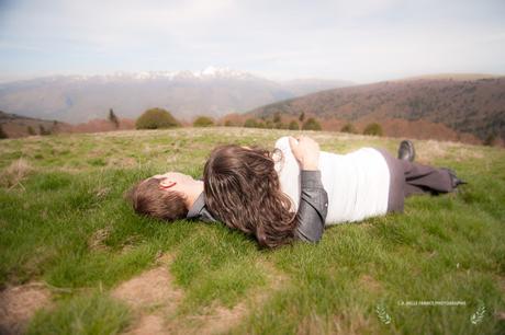 Séance photos Engagement en montagnes. Foix et Plateau de Beille.  Love photo session in the mountains of Pyrenees, France.