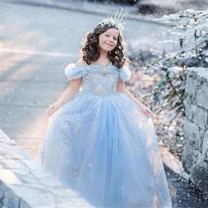 5 choses indispensables pour votre mariage d’hiver Robe bleu cérémonie avec manche fille Elsa